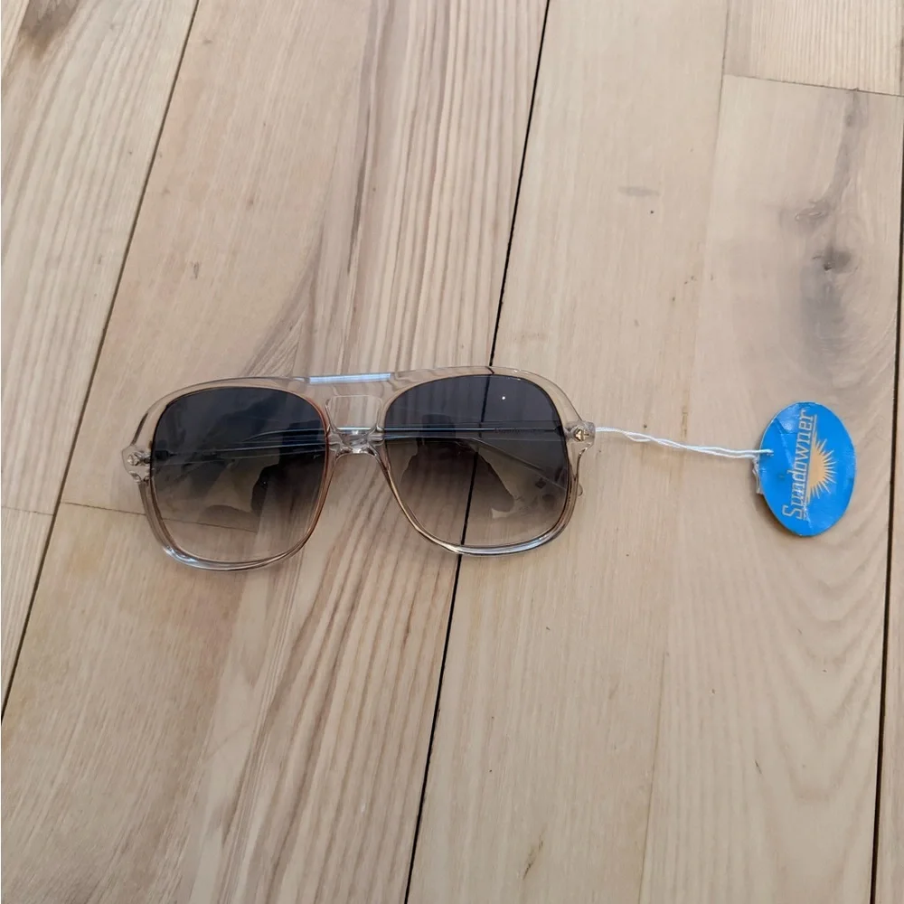 Women’s Vintage Sunglasses NWT - Picture 2 of 4